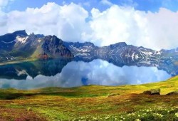 湖泊什么季节旅游最好(湖泊什么季节旅游最好看)
