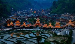 贵州古镇旅游穿什么(去贵州旅游怎么穿)
