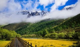 去甘孜旅游带什么(去甘孜旅游带什么吃的)